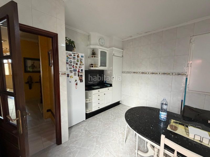 Foto 0a93f6ce-39d1-469f-bc9d-a48d57e01736. Casa aparellada amb calefacció aparcament a Boiro