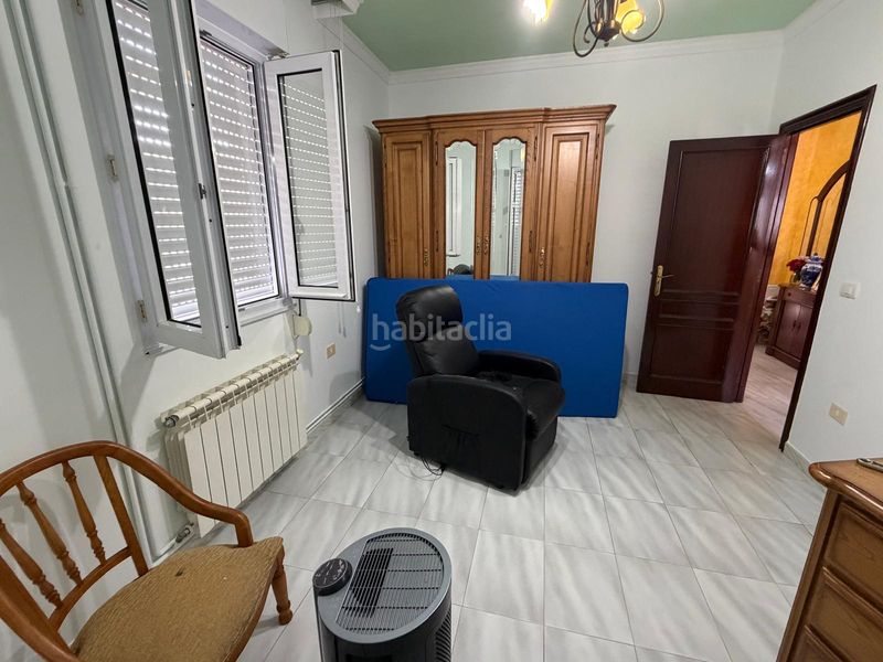 Foto 0edaef83-9b7c-484b-8920-69371db9e2f3. Casa aparellada amb calefacció aparcament a Boiro