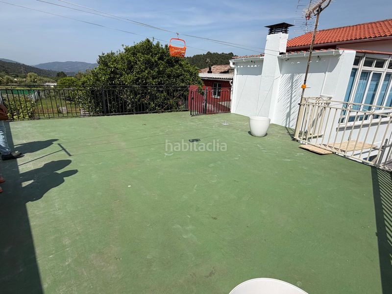Foto 354383e7-3a0b-4b03-bd37-30a8365a8149. Casa aparellada amb calefacció aparcament a Boiro