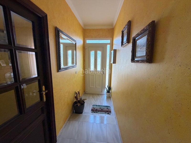 Foto 5f670b52-d426-42d8-acda-9209041a001d. Casa aparellada amb calefacció aparcament a Boiro