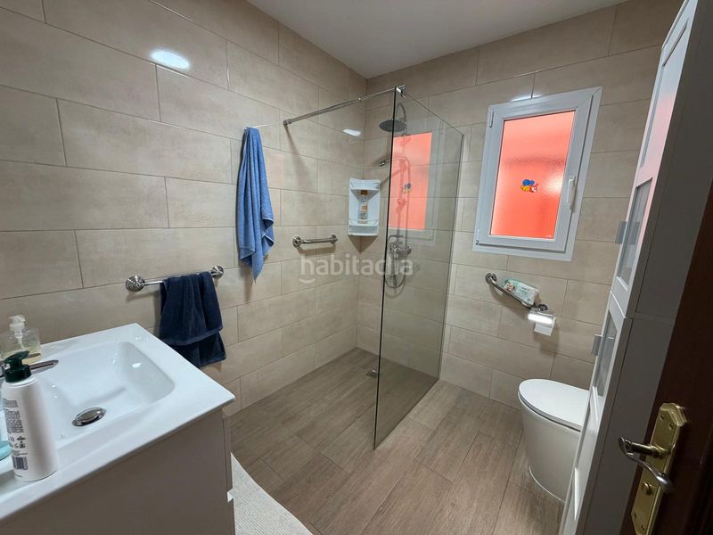 Foto b245220a-8b69-425c-bf8c-5a1c0f32edab. Casa aparellada amb calefacció aparcament a Boiro