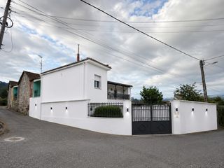 Maison jumelée à Ponteareas. Casa en estado de reforma a 3 km de ponteareas