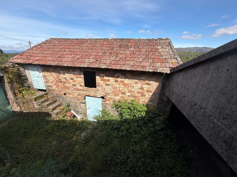 Foto 23fa2856-07b1-4b06-b98b-6aaa36d5700c. Casa amb aparcament a Covelo (O)