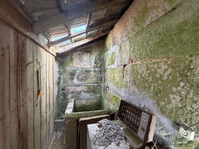 Foto ddc380ee-1db3-4fa0-87d7-7447f2ad67eb. Casa amb aparcament a Covelo (O)