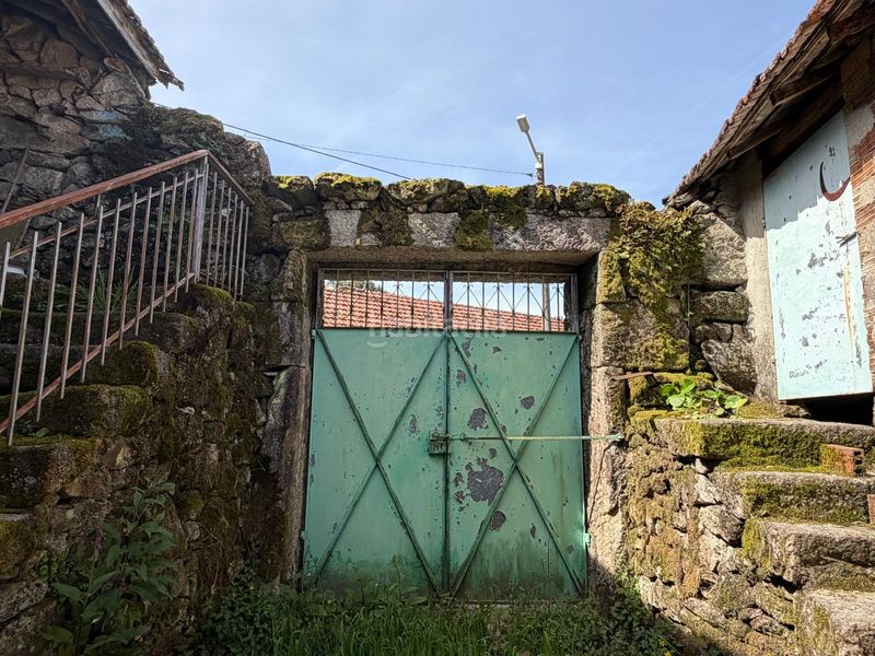 Foto df716bc3-e5f8-4dd8-b9b2-05114619aaa9. Casa amb aparcament a Covelo (O)