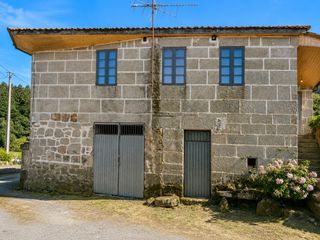 Xalet a Peroxa (A). Casa de piedra independiente de dos plantas