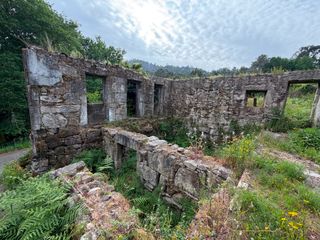Terreny residencial a Cañiza (A). Terreno con casa de piedra para reconstruir