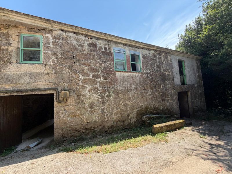 Foto ad13ba0d-04ab-45e4-9629-af7753f1af3a. Masia amb xemeneia a Gomesende