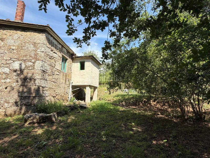 Foto d7d3d0a7-3565-470d-bc90-3685fa6bd2d4. Masia amb xemeneia a Gomesende