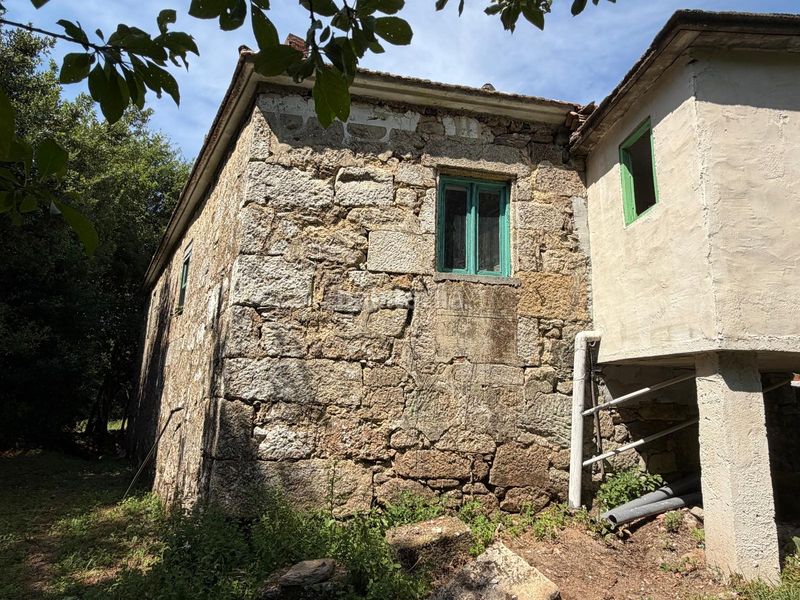 Foto d8bc622d-163b-4d46-a37b-f59cfe6773fb. Masia amb xemeneia a Gomesende