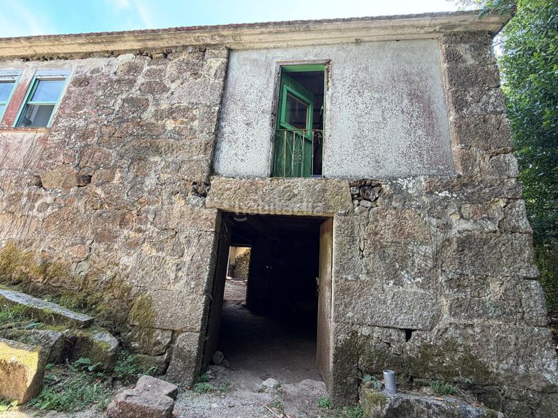 Foto f7b99ea0-fbf6-49a7-8ab3-17ec5893b616. Masia amb xemeneia a Gomesende
