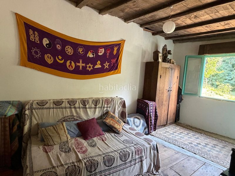 Foto fb544684-950c-48e4-a20d-067cc667ae2b. Masia amb xemeneia a Gomesende