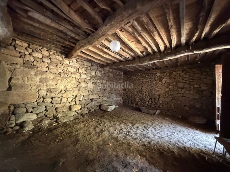 Foto ff424b29-389a-46e3-b8c6-1060dff12926. Masia amb xemeneia a Gomesende