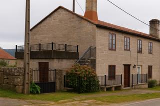 Casa en Covelo (O). Casa de piedra, dos alturas y un mundo de posibilidades