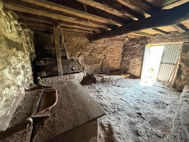 Foto 0ecbf740-2d9d-43bb-926f-695b0e924588. Casa aparellada a Marín