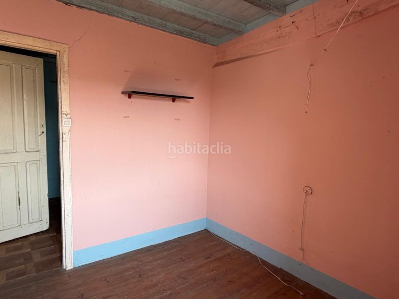 Foto 705dd524-3368-4f25-85f3-17b03aff2f72. Casa aparellada a Marín