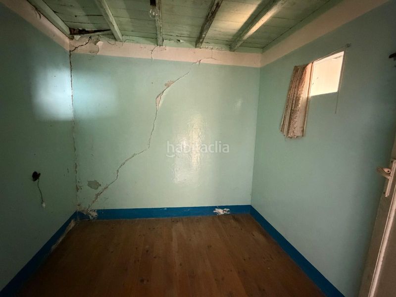 Foto a218e2ff-2a51-42a6-89dc-0d457f7ac4ff. Casa aparellada a Marín