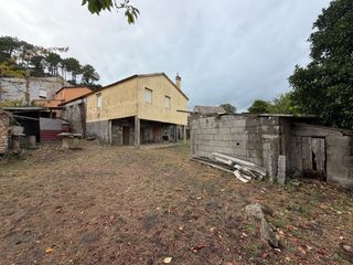 Casa pareada  Poblado mosteiro. Casa de pueblo con finca a reformar