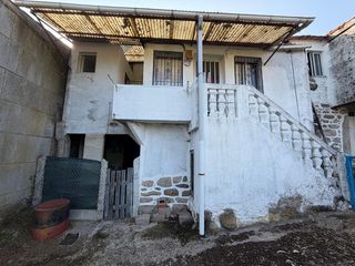 Casa pareada  Lugar porto augavella. Casa de pueblo en venta para reformar.