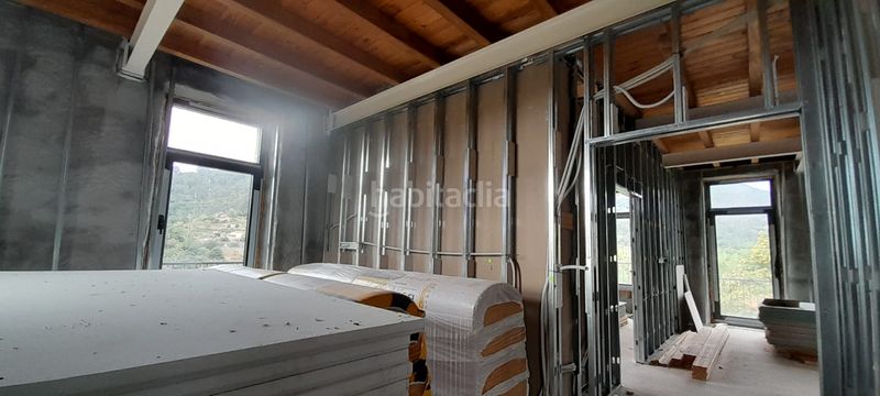 Foto a05cad39-d4b4-49c5-8d00-c39ad7a142e8. Masia amb aparcament a Covelo (O)