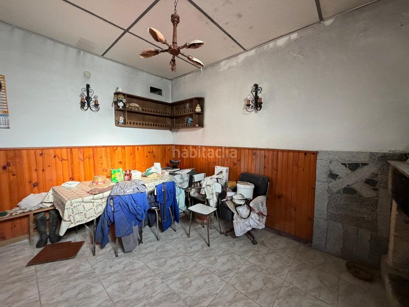 Foto 76a5b9e9-d745-49b0-956a-7e2d5dc699e8. Casa aparellada amb calefacció a Castro Caldelas
