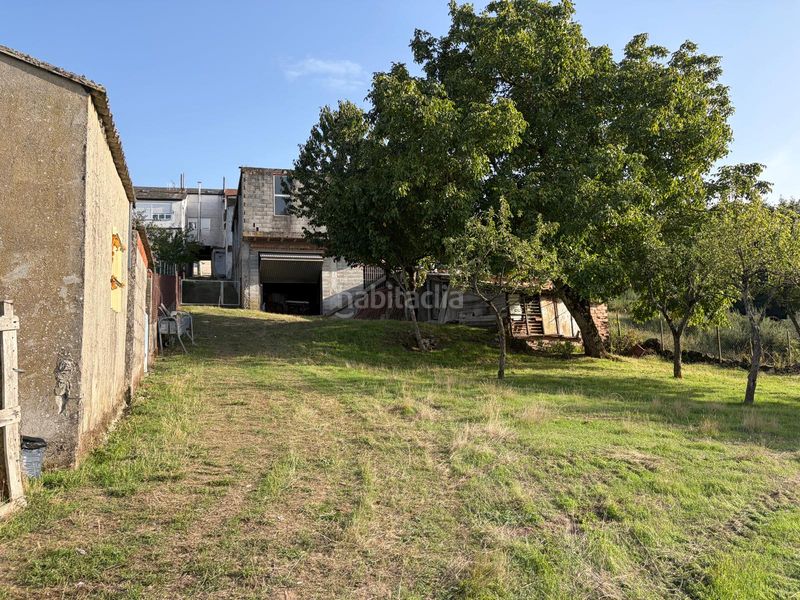 Foto 840872d5-6cc3-4c30-a639-e5ef5f374223. Casa aparellada amb calefacció a Castro Caldelas