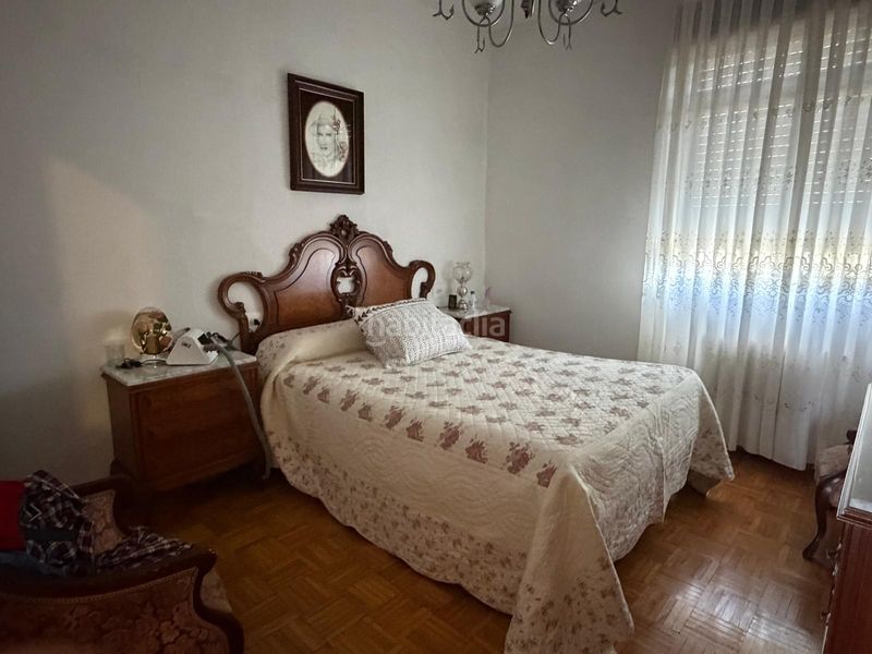 Foto 89803e53-2580-4283-9cb5-1e93ec042fc0. Casa aparellada amb calefacció a Castro Caldelas