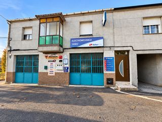 Doppelhaus in Castro Caldelas. Tu casa y tu negocio