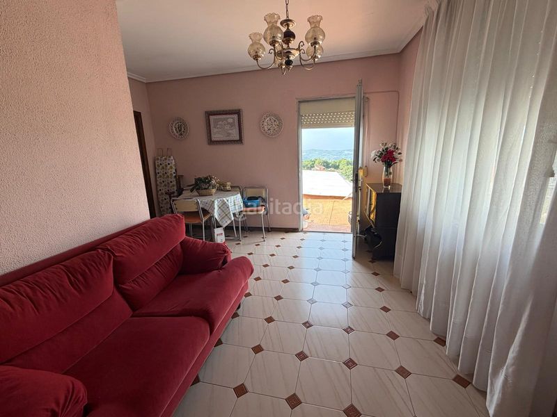 Foto d792455b-2710-44c5-9064-dddfbab309dd. Casa aparellada amb calefacció a Castro Caldelas