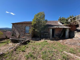 Maison  Lugar as eiras 18. Casa en parcela urbana con dos construcciones a 3km de pontearea