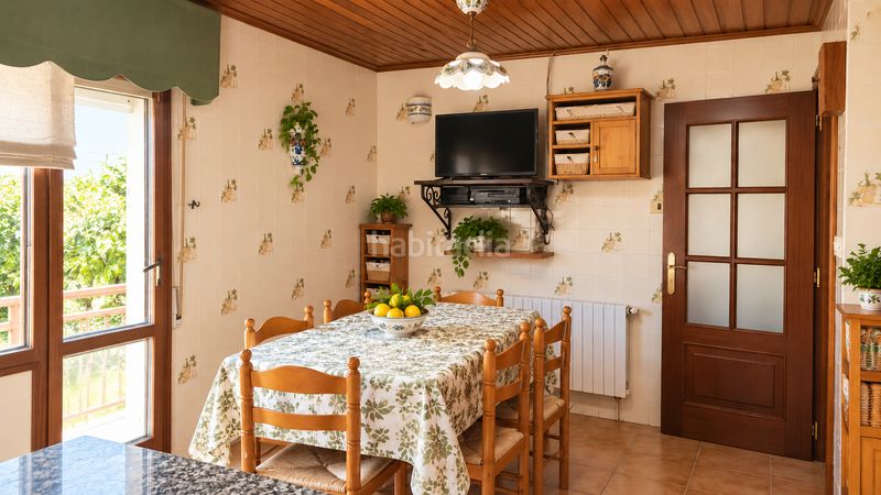 Foto b3725521-a42d-4289-98c1-089334efac3b. Chalet with fireplace heating parking in Salvaterra de Miño