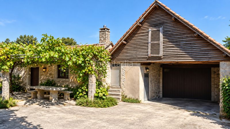 Foto e61bdc1b-2505-48c5-87ca-15be5e400dd9. Chalet with fireplace heating parking in Salvaterra de Miño