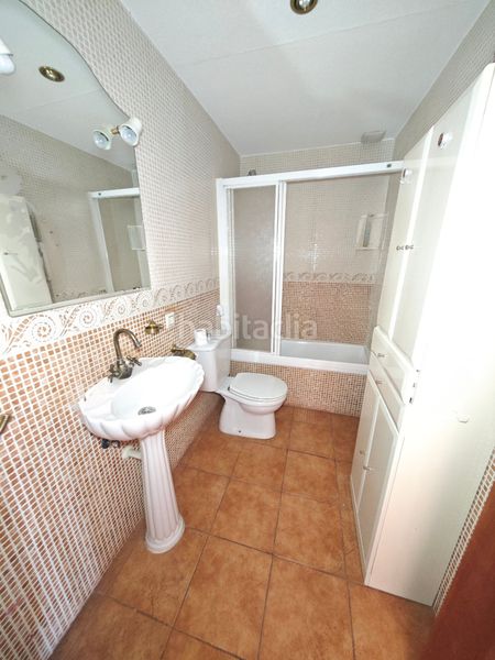 Foto 8acd3f9f-79f7-4b78-b8ea-2111aed77970. Casa adossada amb xemeneia calefacció aparcament piscina a Toledo