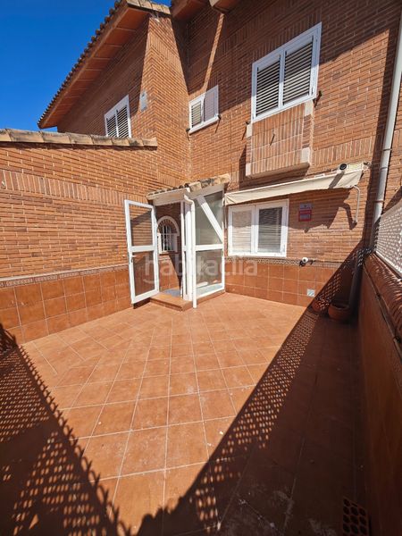 Foto a881854e-fcf8-4682-9deb-821fa6500427. Casa adossada amb xemeneia calefacció aparcament piscina a Toledo