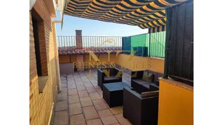 Dúplex  Calle buenavista. ?¡tu nuevo hogar con terraza y espacio de sobra!