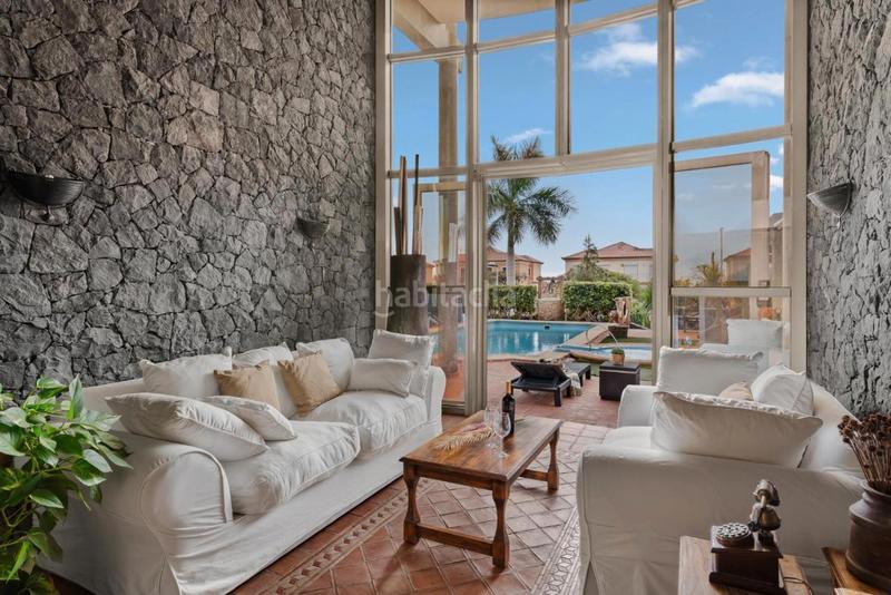 Foto 253cfa1c-dea4-4d17-a335-00640d89c9f7. Maison avec cheminée parking piscine dans Playa Fañabé Alto Adeje