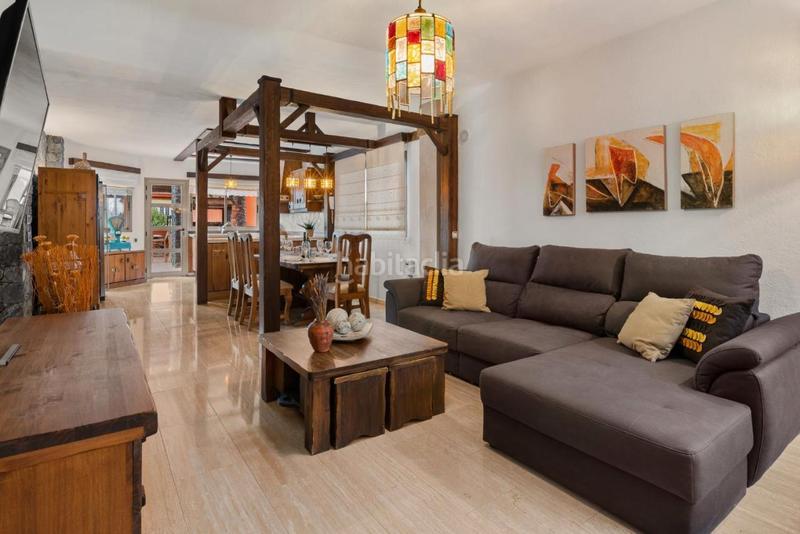 Foto 43330920-fd22-4b2c-baa5-680249bd3199. Maison avec cheminée parking piscine dans Playa Fañabé Alto Adeje