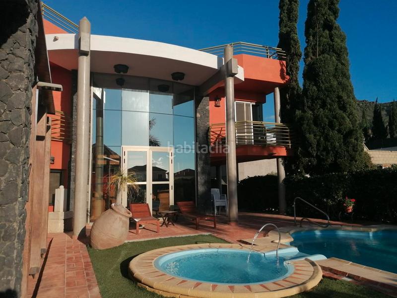 Foto f5c827a4-beef-4fb0-84d6-af20bdf85ace. Maison avec cheminée parking piscine dans Playa Fañabé Alto Adeje