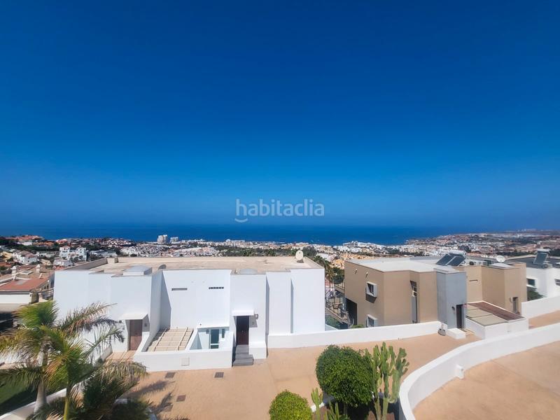 Foto 40b1010f-46ee-4d04-acc7-d8aa24d77d67. Casa pareada en calle noruega 4 en San Eugenio Alto Adeje