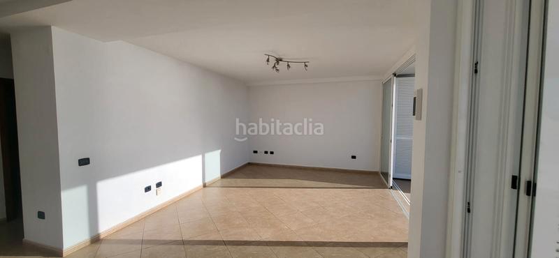 Foto 615e19ee-eaba-41d6-a32c-82d74ed0bc2e. Casa pareada en calle noruega 4 en San Eugenio Alto Adeje