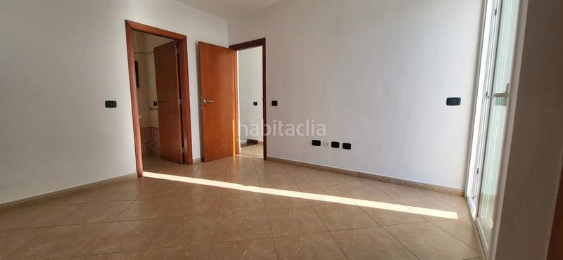 Foto 7b1c7c24-6ead-4575-9bd6-54abf7c796c7. Casa pareada en calle noruega 4 en San Eugenio Alto Adeje
