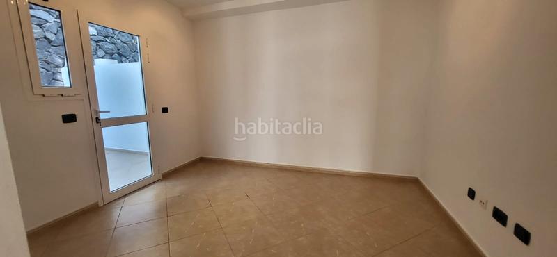 Foto 8c668f61-a091-4d3d-b4de-607f56b55b9e. Casa pareada en calle noruega 4 en San Eugenio Alto Adeje