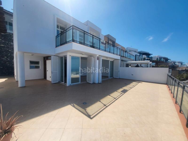 Foto b74cceff-15fb-4b39-a94e-d321558dcc4a. Casa pareada en calle noruega 4 en San Eugenio Alto Adeje