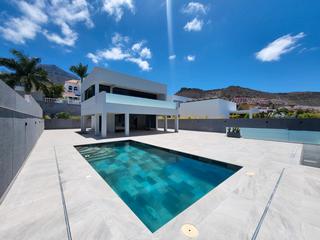 Chalet en Playa Faab Alto. Villa, urb el madroal, adeje