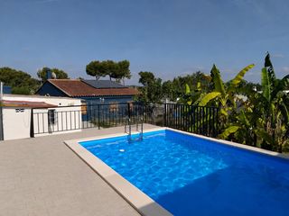 Casa a Los Felipes-Corral de Carmelo. Azul que te quiero azul  chalet reformado con piscina, placas so