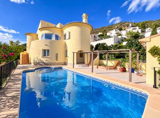 Lloguer Casa a Xaló. Villa en alquiler de larga duración en jalón con vistas a la mon