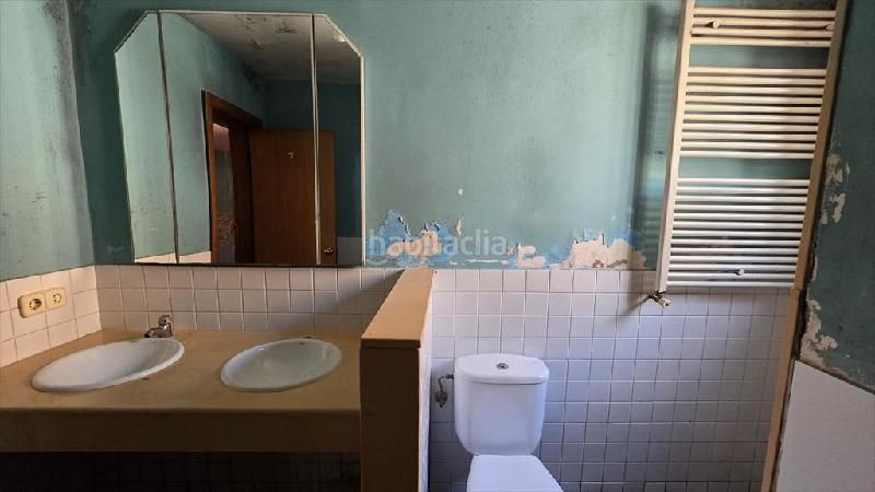 Foto 778dd993-5753-4e75-8ae3-f29f6be5adc8. Casa aparellada a El Pedró Cornellà de Llobregat