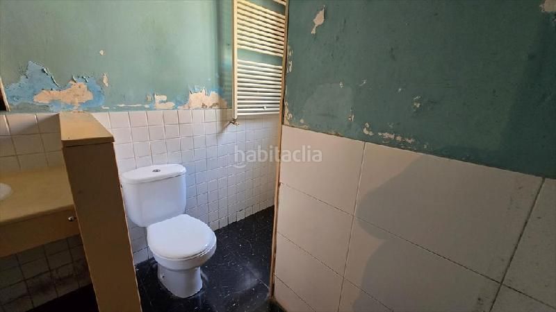 Foto bfaccbc7-a6e1-4d89-9f06-297d1e77511e. Casa aparellada a El Pedró Cornellà de Llobregat