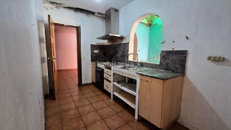 Foto e10a25ff-6c10-4086-b7e0-8c8edfdb964c. Casa aparellada a El Pedró Cornellà de Llobregat