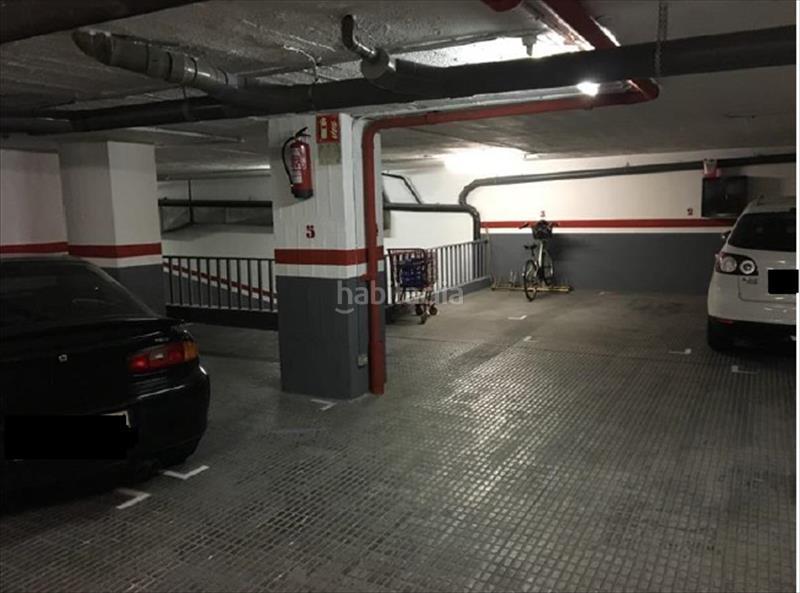 Foto e6260176-cc8e-46e4-8f9c-81044fc80686. Car parking in Barri de les Corts Barcelona